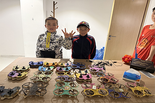 科技之光点亮梦想：强棒天使基地孩子开启前沿科技体验之旅